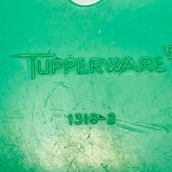 Tupperware 1316-2 Shamrock Shaped Green Cookie Cutter 4.5 inches Vintage - Picture 3 of 4